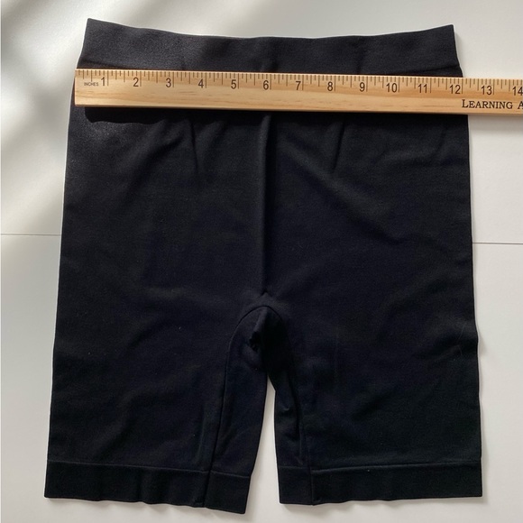 Marilyn Monroe Spandex Shorts - Picture 3 of 4